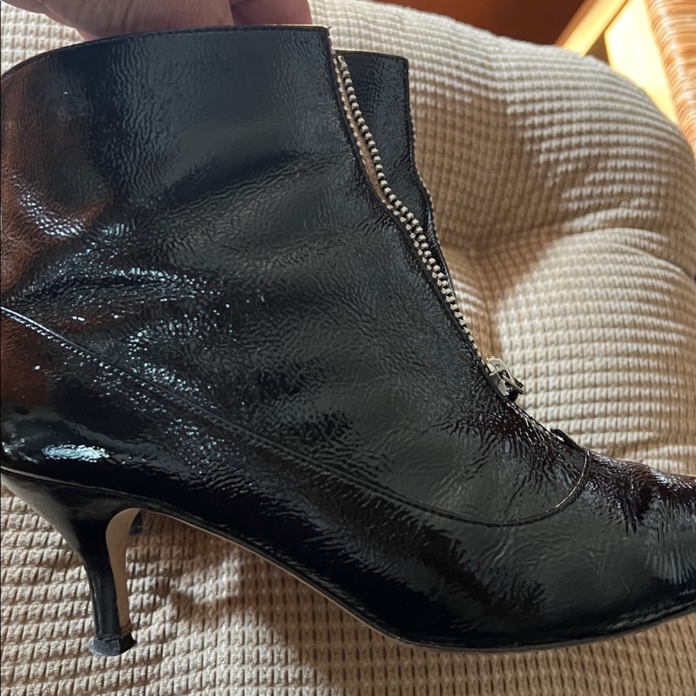 Michael Kors Shiny Black Leather Zipper Boots 8 1/2 - Picture 2 of 6